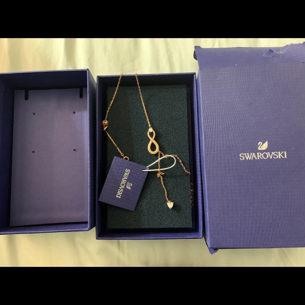Beautiful rose gold Swarovski necklace